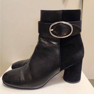 Donald J. Pliner “Gabe” Black Leather/ Suede Buckle Ankle Boots Size 9 Ret.$395
